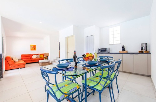 Montechoro Villa | Villa Laiya