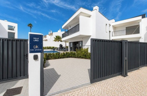 Areias de Sao Joao House | Villa Lirio 8 Ensuite Beds, Pool Hot Tub Sleeps 18