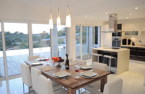 Carvoeiro House | Villa Louella 4 bed AC 10min walk beach Htd pool+child pool, games room, wifi.