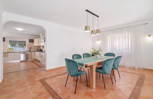 Quelfes Villa | Villa 'Modern in Olhao' with Mountain View, Wi-Fi and Air Conditioning