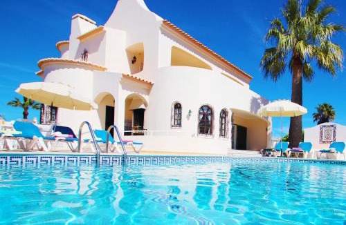 Gale Villa | Villa Morais - Refúgio em família com piscina aquecível e BBQ - Galé, Albufeira