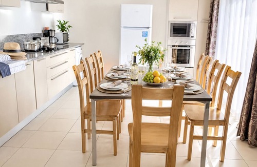 Areias de Sao Joao Villa | Villa Set, Beautiful Spacious Private 5 Bedroom Villa, Albufeira Town