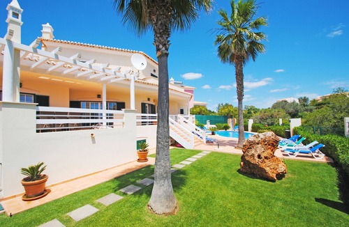Armacao de Pera Villa | Villa w/heatable pool, jacuzzi & BBQ, Armação