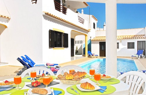 Gale Villa | Villa w/heatable pool & BBQ near the beach