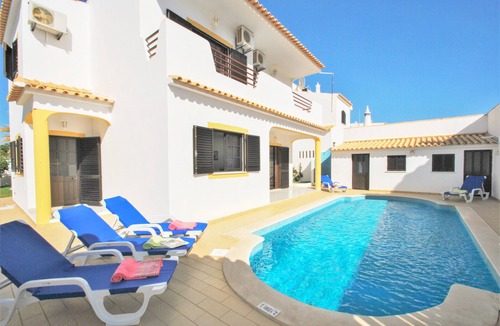 Gale Villa | Villa w/heatable pool & BBQ near the beach