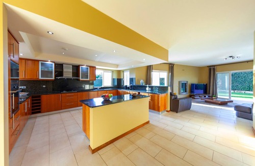 Estombar Villa | Villa w/Heatable Pool & Built-in Jacuzzi