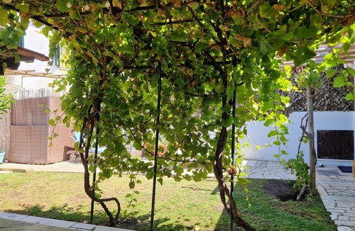 Cascais Ski Chalet | Vine Garden Villa