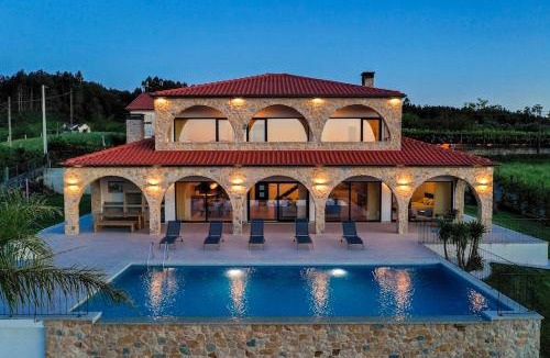 Lavradas Villa | Vista D'Ouro- A luxury villa in the mountains