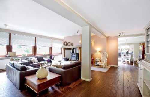 Schutzbach House | Westerwald Ferien Villa - 21 Personen - Kino, Bar, Sauna und Whirlpool
