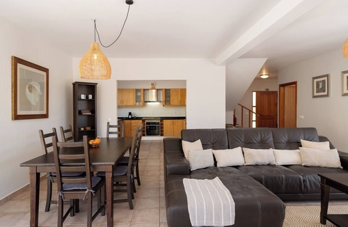 Vila Baleira House | With outdoor space - Moradia Felicidade Rocha PXO