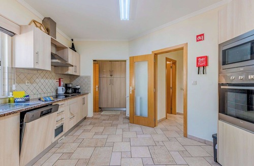 Albufeira Villa | Wonderful private villa for 10 guests with A/C, WIFI, private pool, TV and terrace