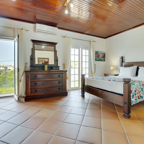 Charming Algarve Escape | Relax in Comfort & Explore the Coastline & Nightlife