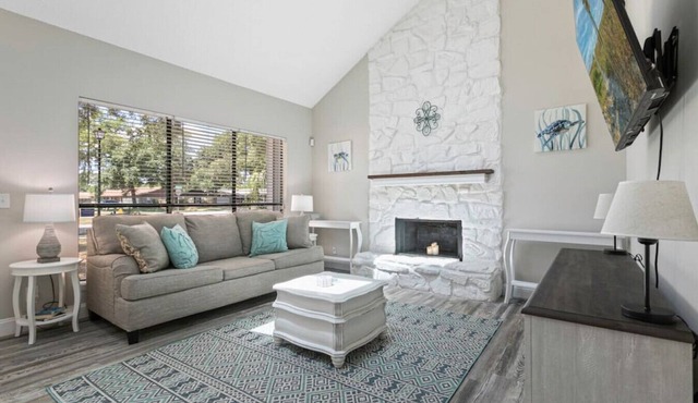 14543 Luth Drive · The Palms Retreat~Firepit~Fenced Yard~Pet Friendly in Jacksonville
