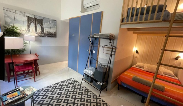 150 meters from the beautiful Matosinhos beach, close to restaurants and transportation