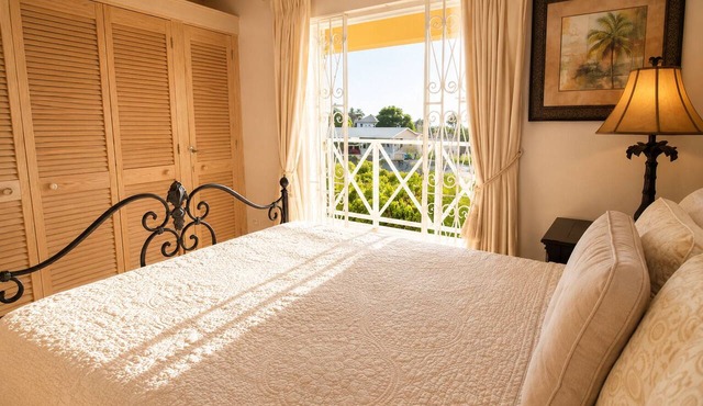 2 bed luxury villa in St James, with sea view, pool & near to beach & shops
