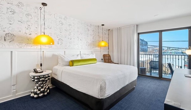 2 Ocean view King Suite with Balcony, Kitchen, Free Breakfast | Beach Steps Away in Los Angeles
