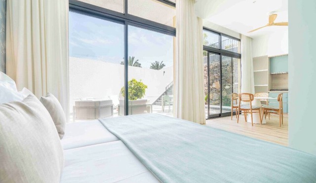 2 Studios Stay – Relax on Balcony Near Ocean and Pools - 0.1 mile + Breakfast!