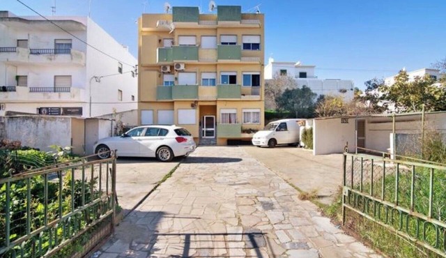 2BR Apartment near Armação de Pêra Beach, Algarve - Sleeps 6