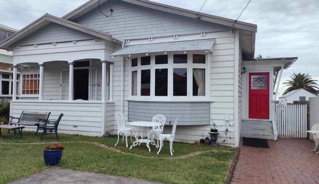 ✨3 Bdrm Guest Suite in 1920s Bungalow, North Shore