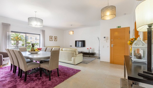 3 bedroom apartment in Porto de mós, Lagos close to the beach