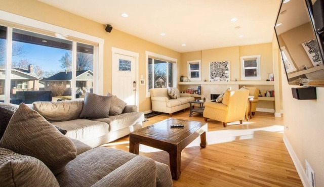 4 FULL Bedrooms w / Theater Room! in Denver