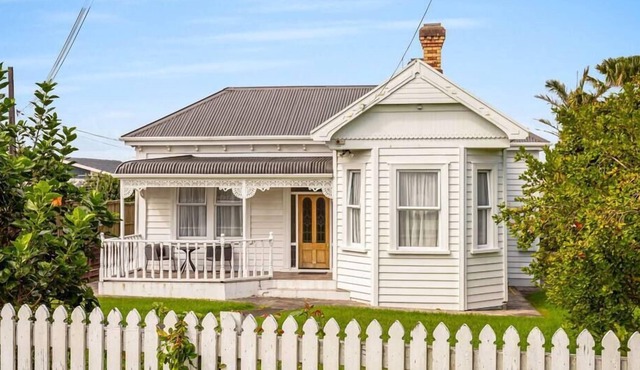 4Bed Spacious Villa in Chatswood