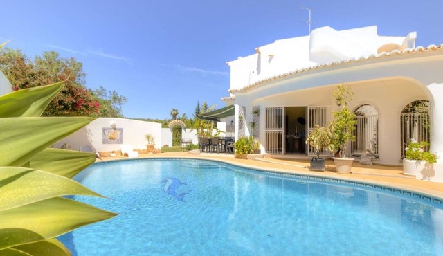 5 bedroom accommodation in Quarteira