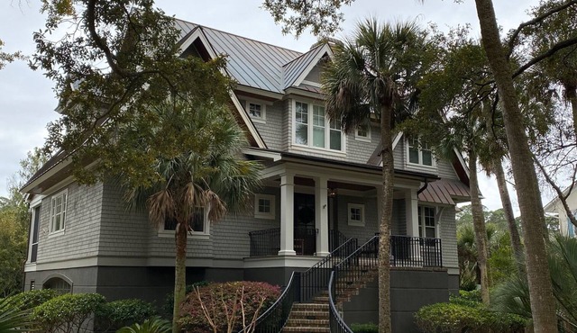 5 Bedroom Luxury Home, Pool, one block over to beach path, 8 minute walk in Kiawah Island