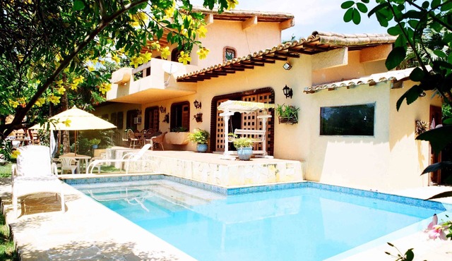 6 suites, 100 m from Ferradura Beach/Full Service, Caretakers/Heated Pool in Búzios