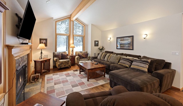 9 Hoodoo - Located on Ft Rock Park, SHARC Passes, Ping Pong, Hot Tub, Fireplace in Sunriver