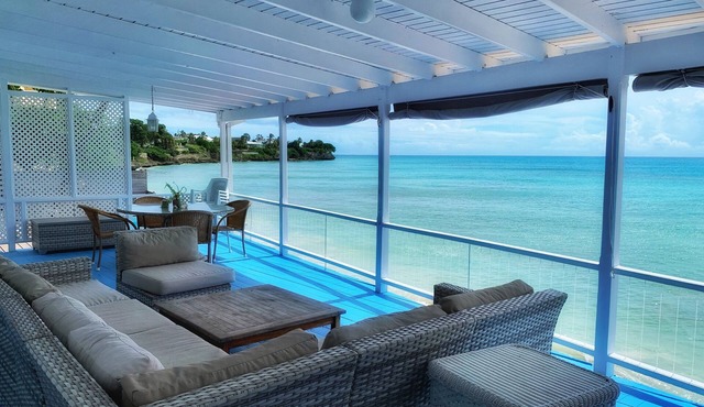 A Surfer's Home Away From Home! Soft round the edges, cozy and beachy