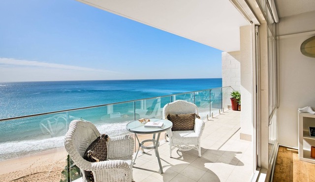 Absolute beachfront @ Collaroy in Collaroy