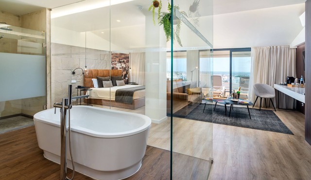 AP Maria Nova Lounge - Adults Friendly