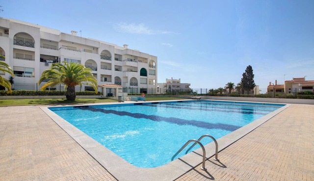 Apartment 'Brisa Salina D'Alporchinhos' with Sea View, Elevator, Air Conditioning & Wi-Fi