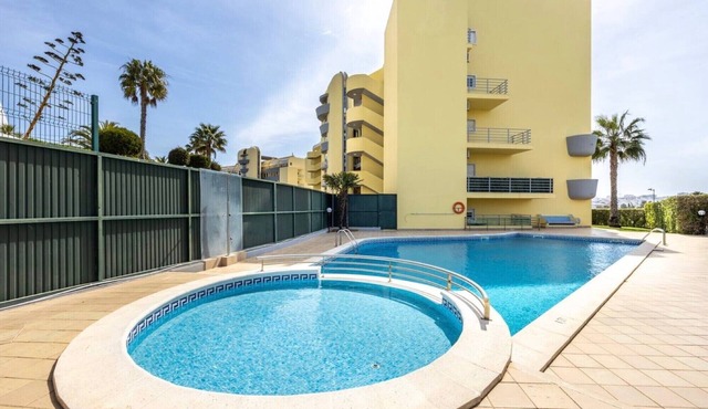 Apartment 'Casa Cláudia - Cond Do Mar' with Sea View, Shared Pool and Wi-Fi