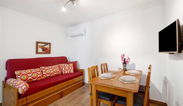 Apartment 'Dourado' with Balcony, Wi-Fi and Air Conditioning