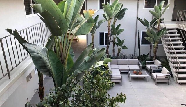 Apt 11: Playful 2-bed 2-bath, Steps from the beach in Carpinteria