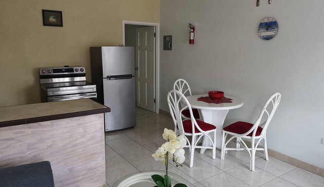 Apt 5 Balcony Rock - Air conditioned apartment 6 minutes walk from the beach in Dover