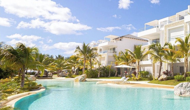 Aqua Esmeralda Beachfront Apartment Dominica 202 in Dominicus