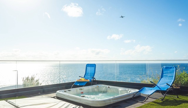 Aqui Há Casa by Atlantic Holiday