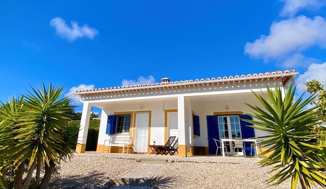 Arrive & feel comfortable in our bright summer house.