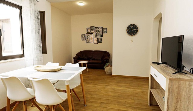 B87 - Windmill 2 Bed Apartment in Odiaxere