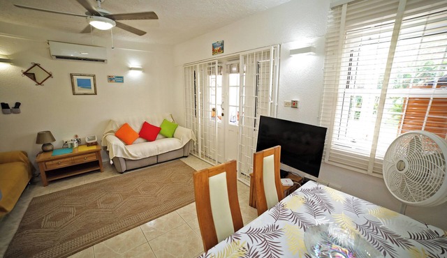 Barbados Holetown SunsetCrest 1 Bed,1 Rec,AC,TV,Wi-FI,kitchen,Beach,Tennis,Pool in Sunset Crest