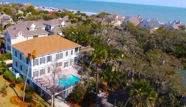 Beach Home-Elegant Contemporary Design.Spacious Deck Pool Spa Area.Elevator in Hilton Head Island