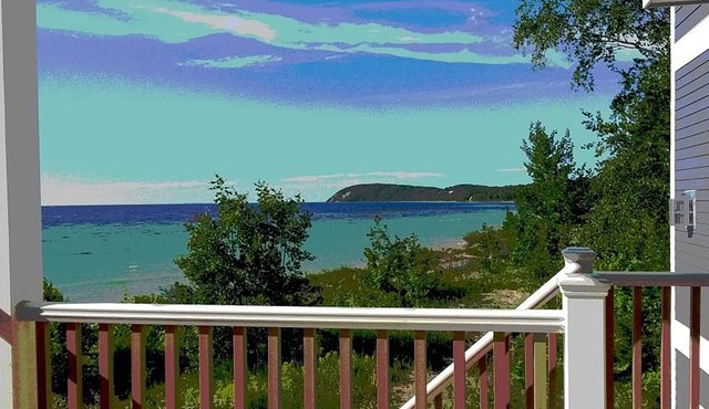 Beach house on Lake Michigan~ Views Of Sleeping Bear Shoreline/Manitou Islands in Lake Leelanau