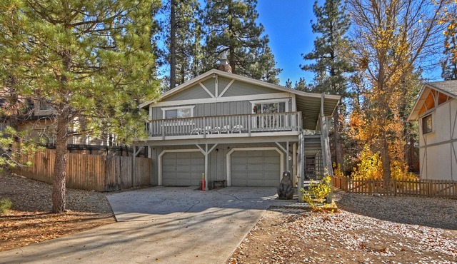 Bear Hug Lodge-Spa/BBQ/Game/Fitness rooms. Short distance from both ski resorts in Big Bear