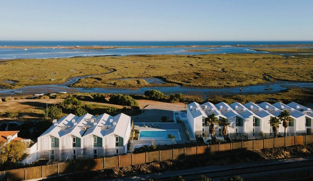 Beautiful V4 in Fuseta, between Olhão and Tavira, facing the Ria Formosa and sea