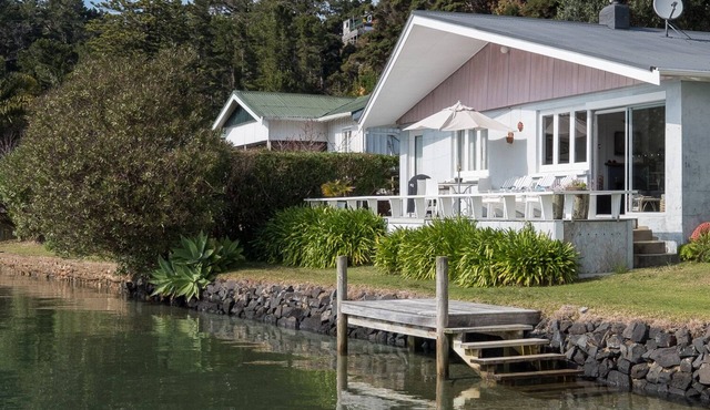 Boaties Paradise - Charming waterfront cottage.