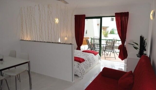 Bright studio in Tenerife, with terrace, pool, internet wi-fi fiber in Adeje