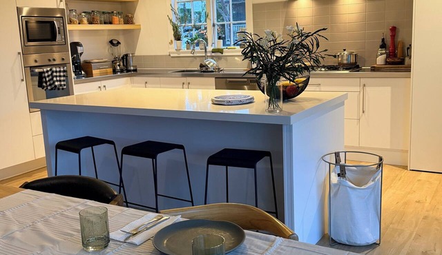 Brilliantly located, warm & stylish family home with garden and tonnes of space in Auckland